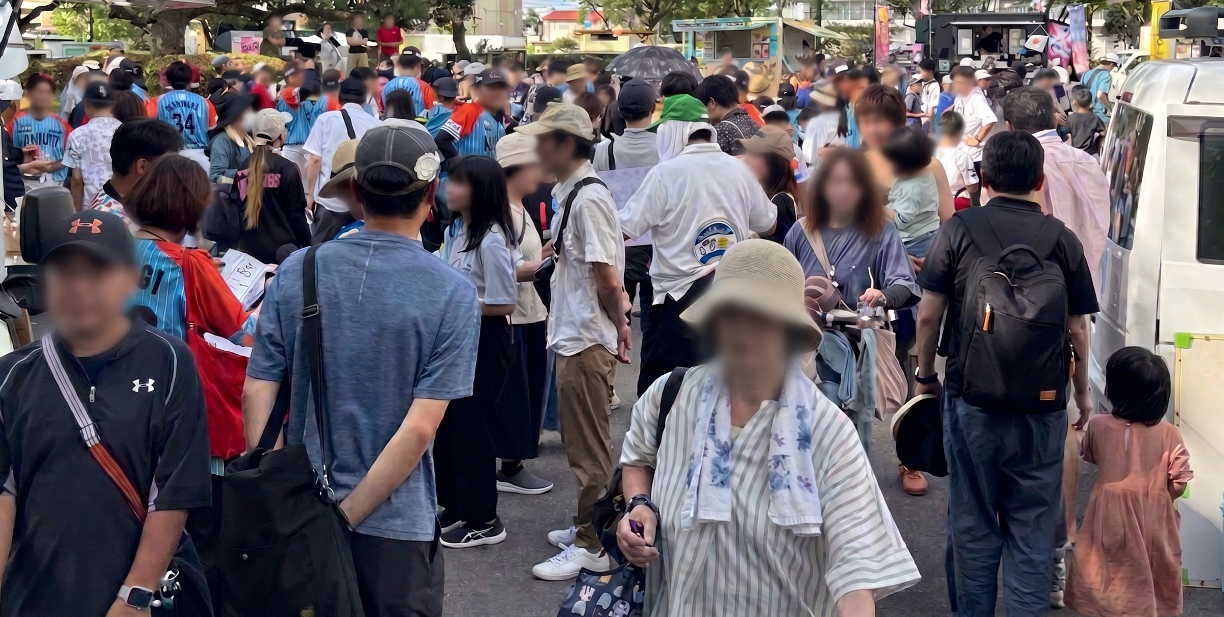 満員のスタジアムと熱気